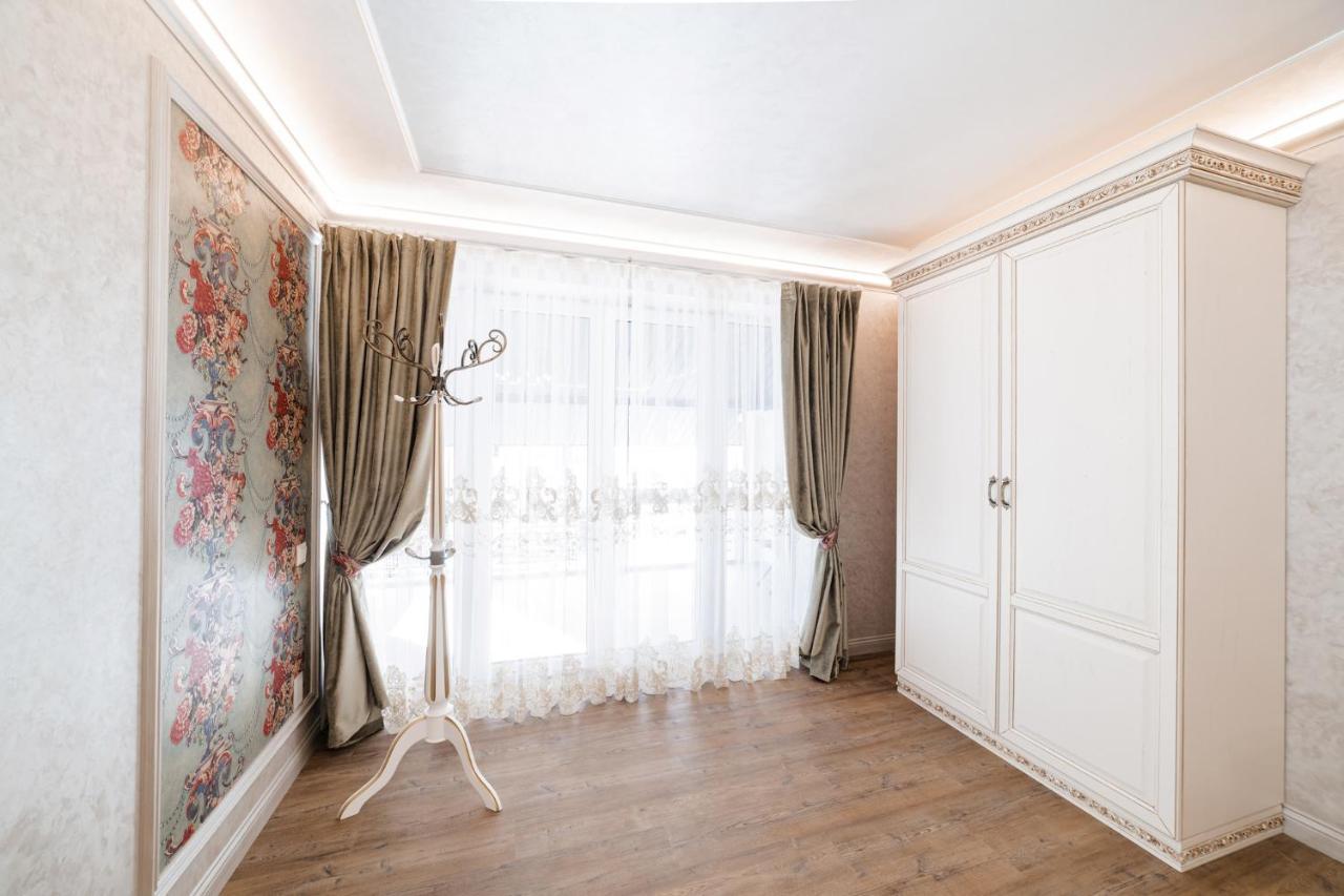 Vip Apartment On Duhnovicha Street .Free Parking. 乌日霍罗德 外观 照片